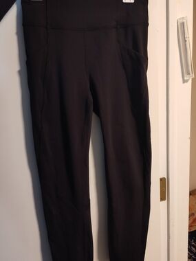 Lululemon Black 3/4 Leggings -size 4